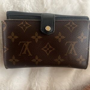 Louis Vuitton Wallet Guaranteed 100% authentic ~Poshmark ambassador☀️